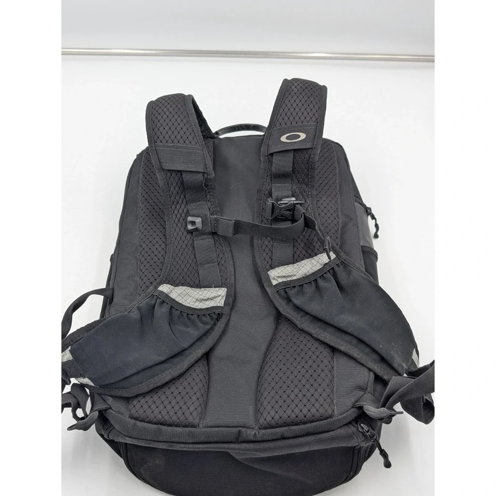 Oakley Link Pack Backpack Stone Gray 29L‎ Hiking Bag Travel Commute 92910-22Y